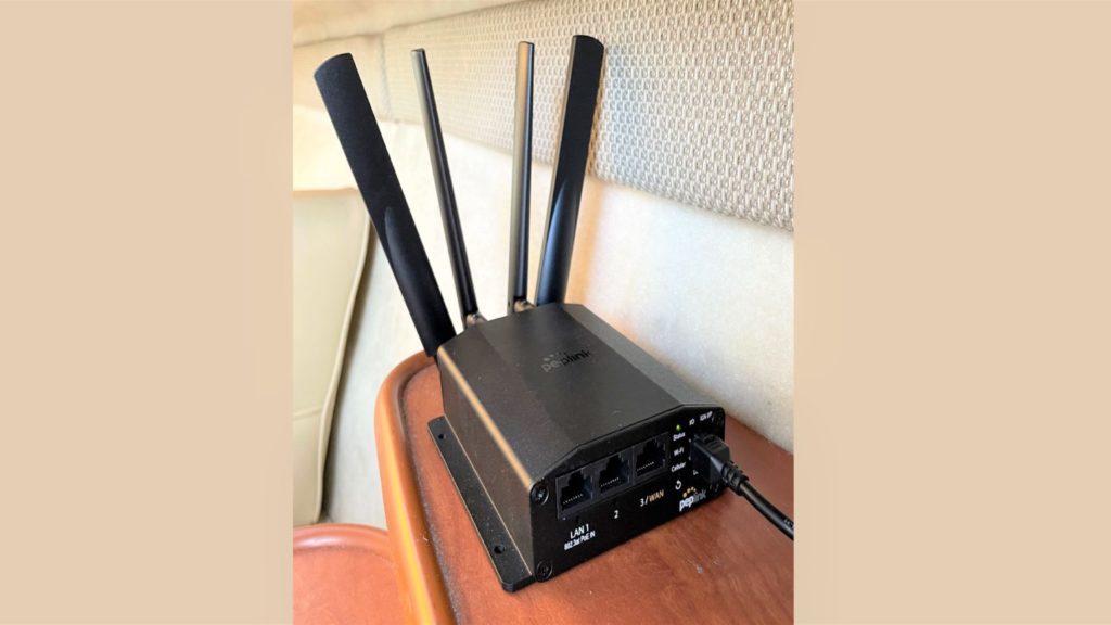 Mini Cellular Router and Wi-Fi Access Point