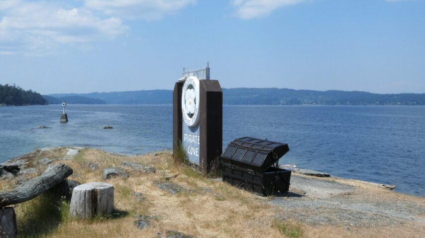Photo of Treasure Chest and signage for Pirates Cove Provincial Park
