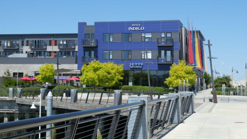 Jetty Bar & Grille at Indigo Hotel