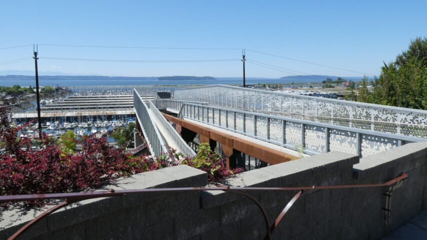 Skybridge from Everett Marina to the hilltop of Grand Avenue Park