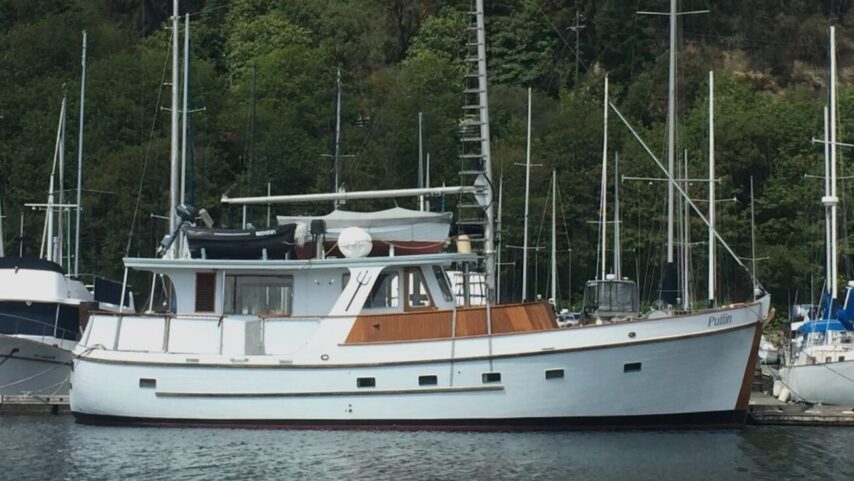 Photo of the power vessel Puffin at the docks
