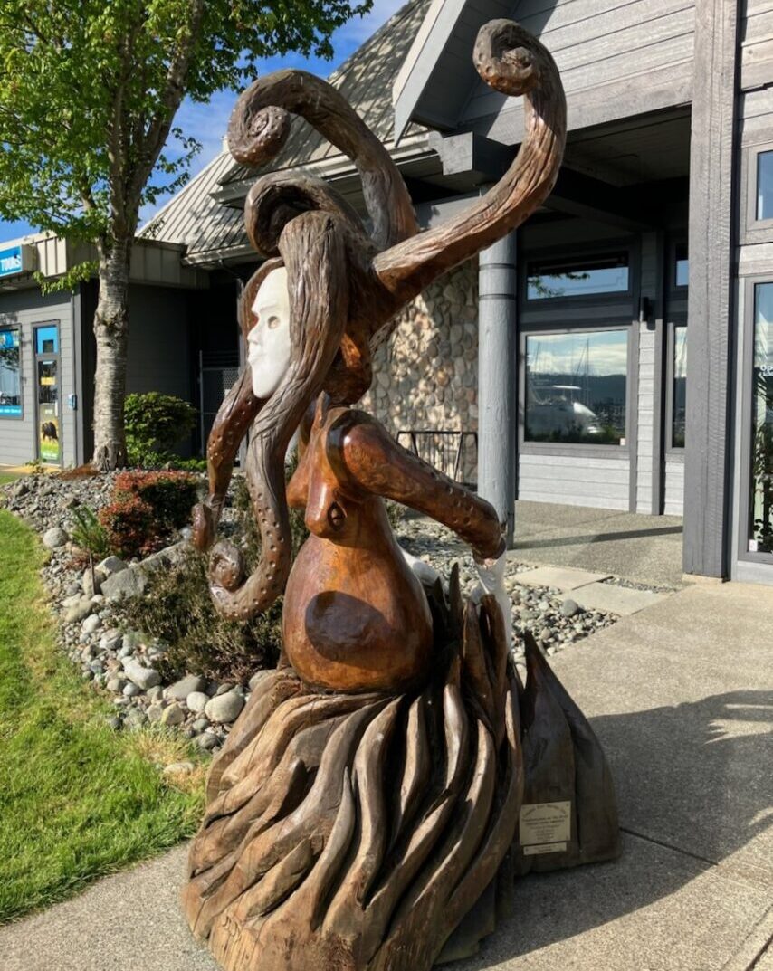 Wood carving in front of shops in Campbell River