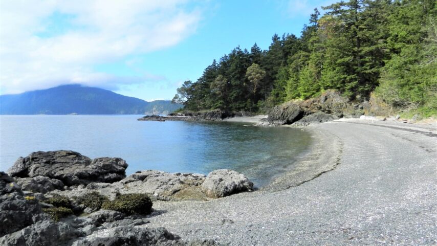Photo of a lovely beach on Vendovi Island