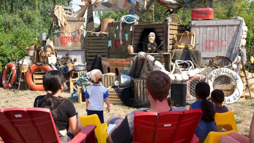 Photo of family watching Rikki-the-Rat puppet show