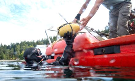 Friends Install Mooring Buoy Mid-line Floats