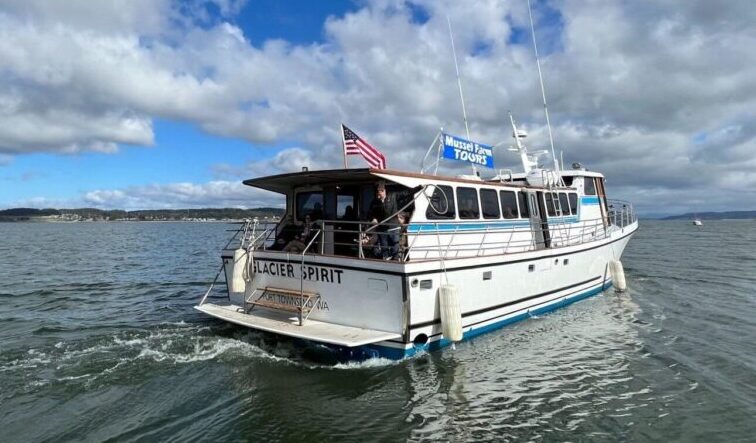Photo of tour boat taking passengers to the Mussel Farm in Penn Cove